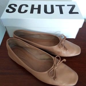 ALMOST LIKE NEW Schutz Arissa Leather Bow Ballet Flats in Honey Beige size 7